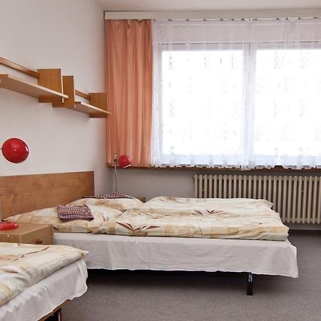 Domov Mladeze A Skolni Jidelna Karlovy Vary Hotel Habitación foto